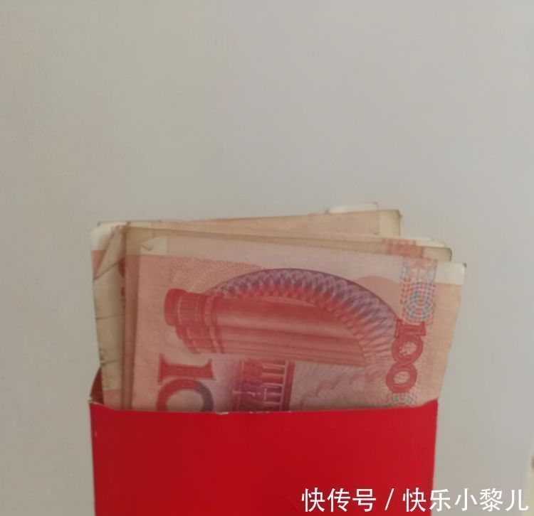 理财|“最小富婆宝宝”存钱走红,网友:工作这么久,存款还不如一孩子