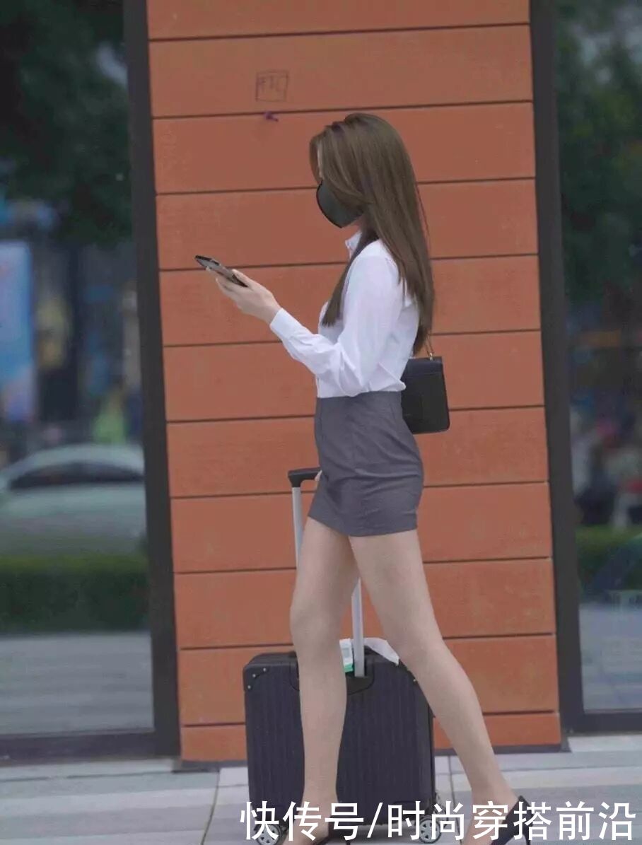 修身|何谈过时？“塞衣角”穿法时髦修身，中年女士还爱不释手呢？