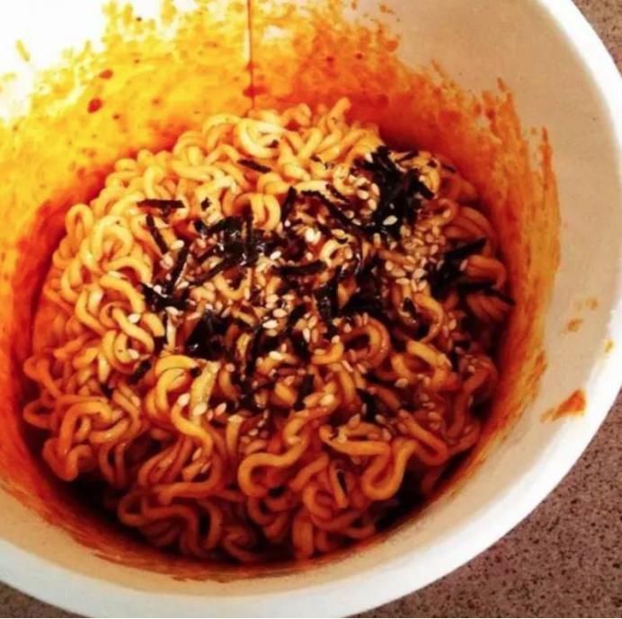 光是|一块仅有4克的巧克力,至今没人能吃完,光是舔一口就让人崩溃