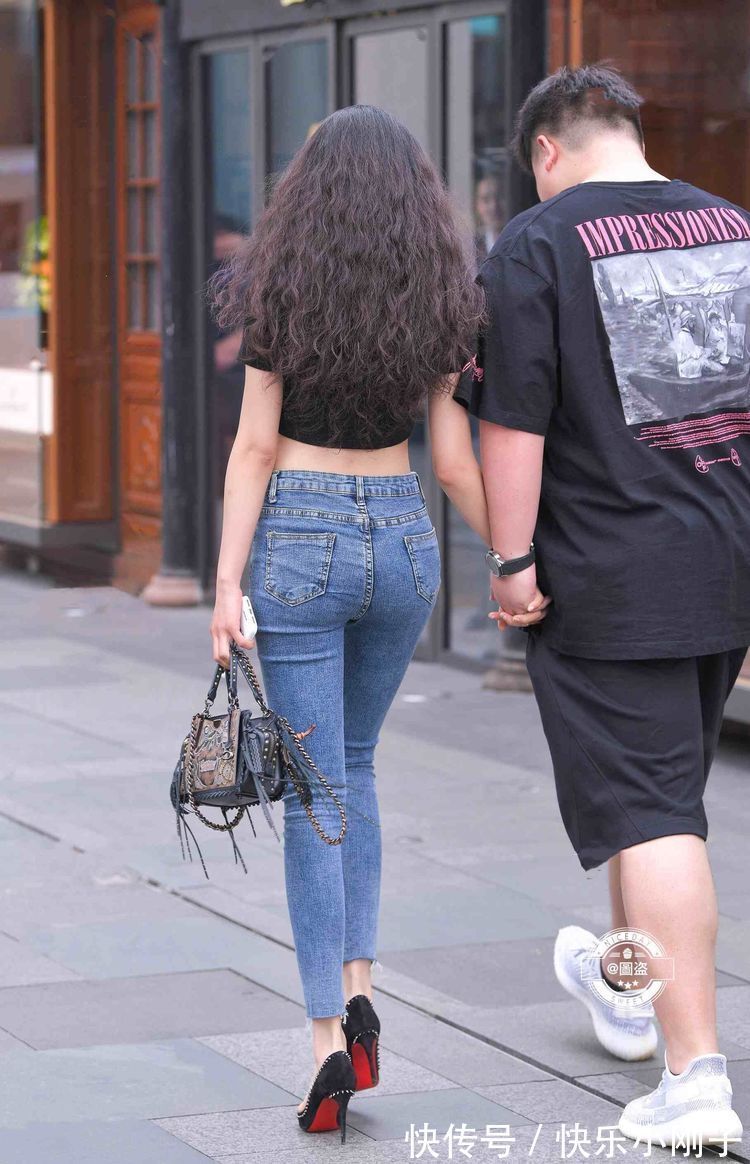 裤子","m":"af2f5aee80eeafe6a0a072c2cdbc924473c3e4d1","nlabel":"stat_2953790136:zm.news.so.com:6Jm5546J55Sf5rS7,pageType_zmt,glevel_3","ntag":"tfashion;sfashion_时尚;kfashion_1:搭配;kfashion_1:上衣;kfashion_1:裤子;call_P:全类