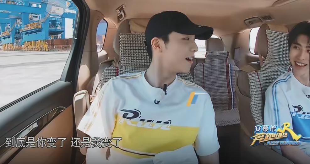 ent|陈立农朱正廷搂腰热聊,26小分队团魂感人,其他成员隔空呼应?