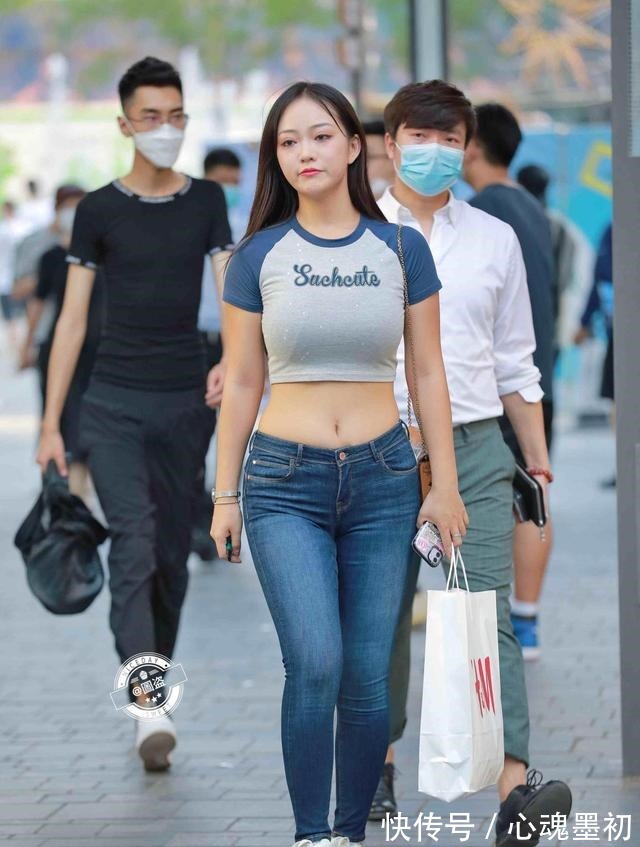 打底裤 女神打底裤穿搭,新颖的剪裁设计,还是短靴!