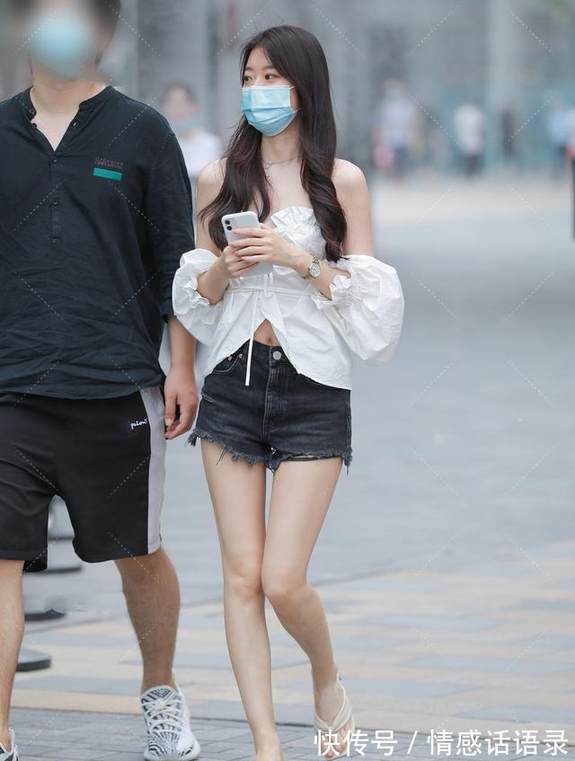 葡萄紫 深蓝色西装外套搭配黑色高跟鞋,端庄性感,时尚明艳!