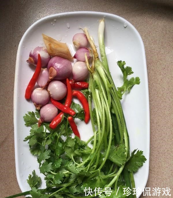 它是鱼腥的“死对头”,炖鱼时加一点,鱼肉更鲜嫩,一点都不腥!