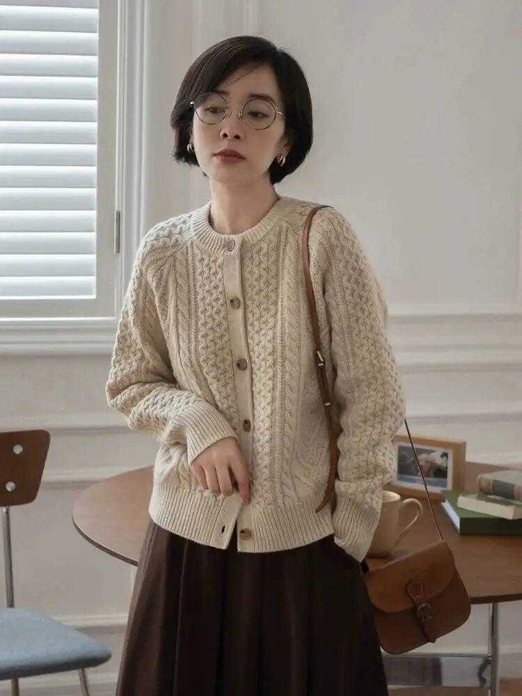 搭配|短款针织开衫与裙子的碰撞,温柔多情青涩朦胧,还不快来试试