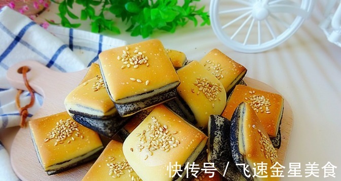 小方块|入秋了，早餐点心这么做，暄松柔软，一咬满口香，老少都爱吃！