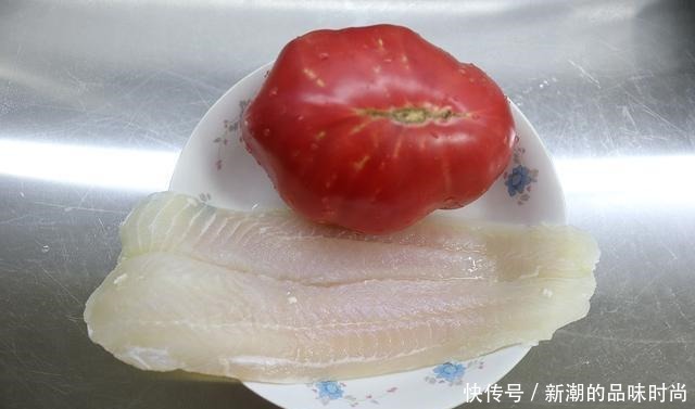  少许|适合立秋后的2道番茄菜，5分钟出锅少油盐，酸爽开胃真养眼