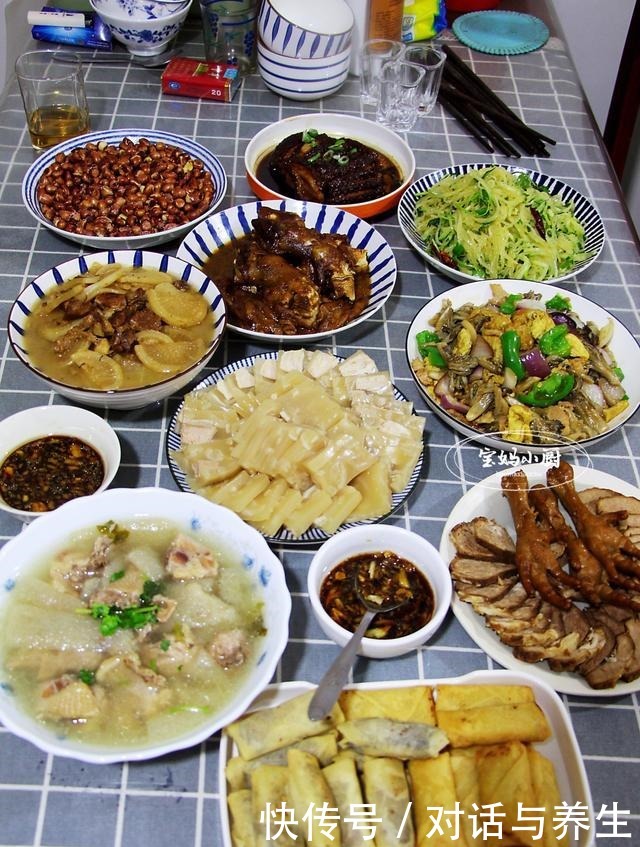 朋友来拜年,做了10道菜来招待,有荤有素有面子,吃着胃里舒服!