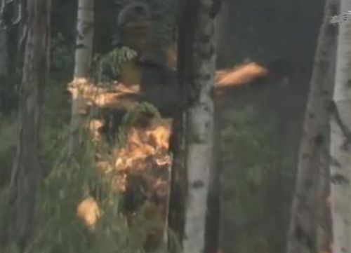 西游记|《西游记》最惊险一幕,六小龄童险被烧死,滚地求生被误以为加戏