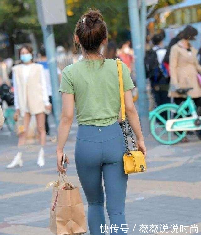 穿搭 年轻自信的瑜伽裤穿搭随心又时髦,打造简约的时尚,凸显气质!