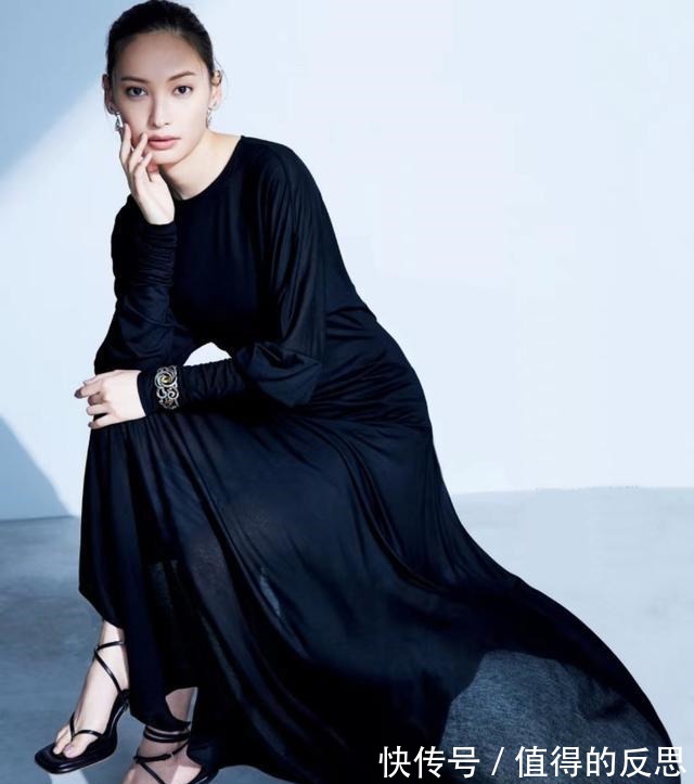 大女人风 穿衣显贵由什么决定大女人风的“讲究穿搭”,又美又飒真喜欢!