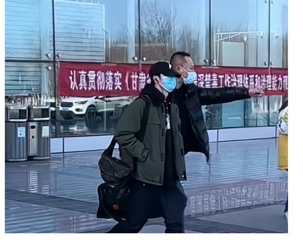 王一博正式进组长空之王，挑战飞行员一角，网友表示很适合他