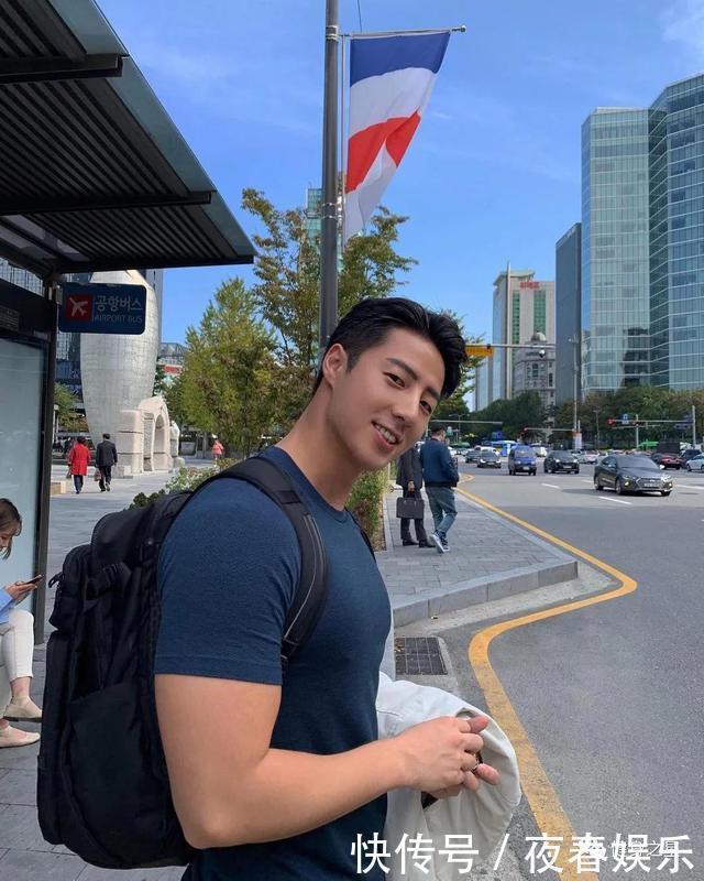 小哥|小伙一周健身4次，戒掉炸鸡甜品，如今身材傲人，肌肉线条硬朗