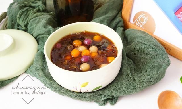 滋补|冬至数九寒天,女人常喝这碗甜品,既暖身又滋补,胶质满满皮肤好