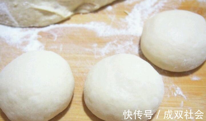 面粉不要再蒸馒头了,教你一招,主食变零食,柔软香甜,营养丰富