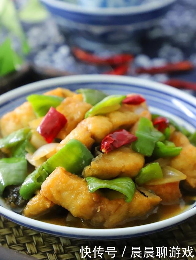 不管炖什么鱼,别再用水炖了,用它炖,鱼肉又鲜又嫩,还没腥味