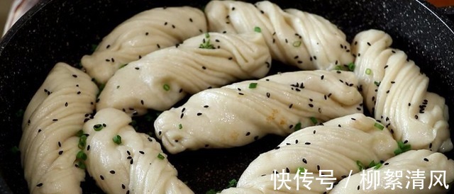中筋面粉|花卷别只会蒸着吃,刷点油煎一煎,不油不腻,下酥上软超好吃!