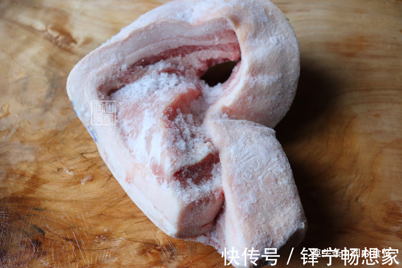 猪肉解冻别再用醋和盐了，教你正确做法，10分钟解冻，肉新鲜如初