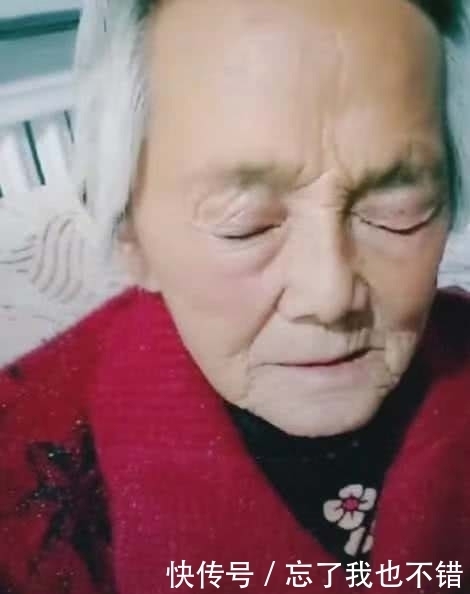 化妆|孙女帮80岁奶奶化妆圆梦,粘上双眼皮贴后,一双眼睛拯救一张脸