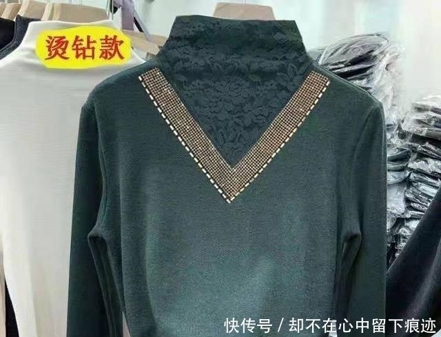 主流|今冬主流这款“烫钻小衫”,内衬外穿都嫩美,时髦又减龄