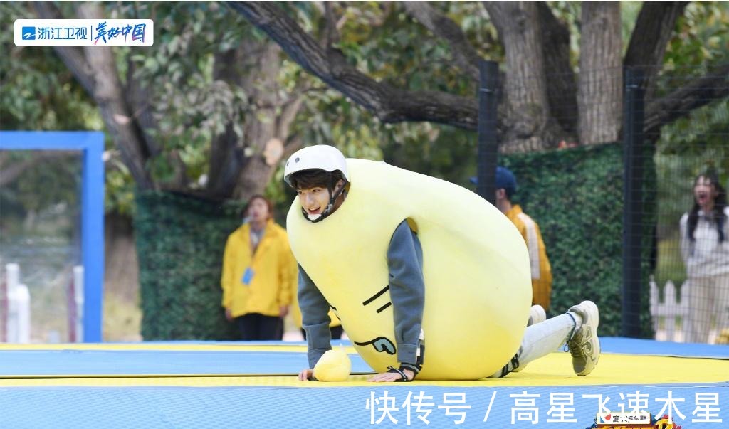 《奔跑吧》秦霄贤白鹿“内卷”成焦点，不禁让人想起邓超和林心如