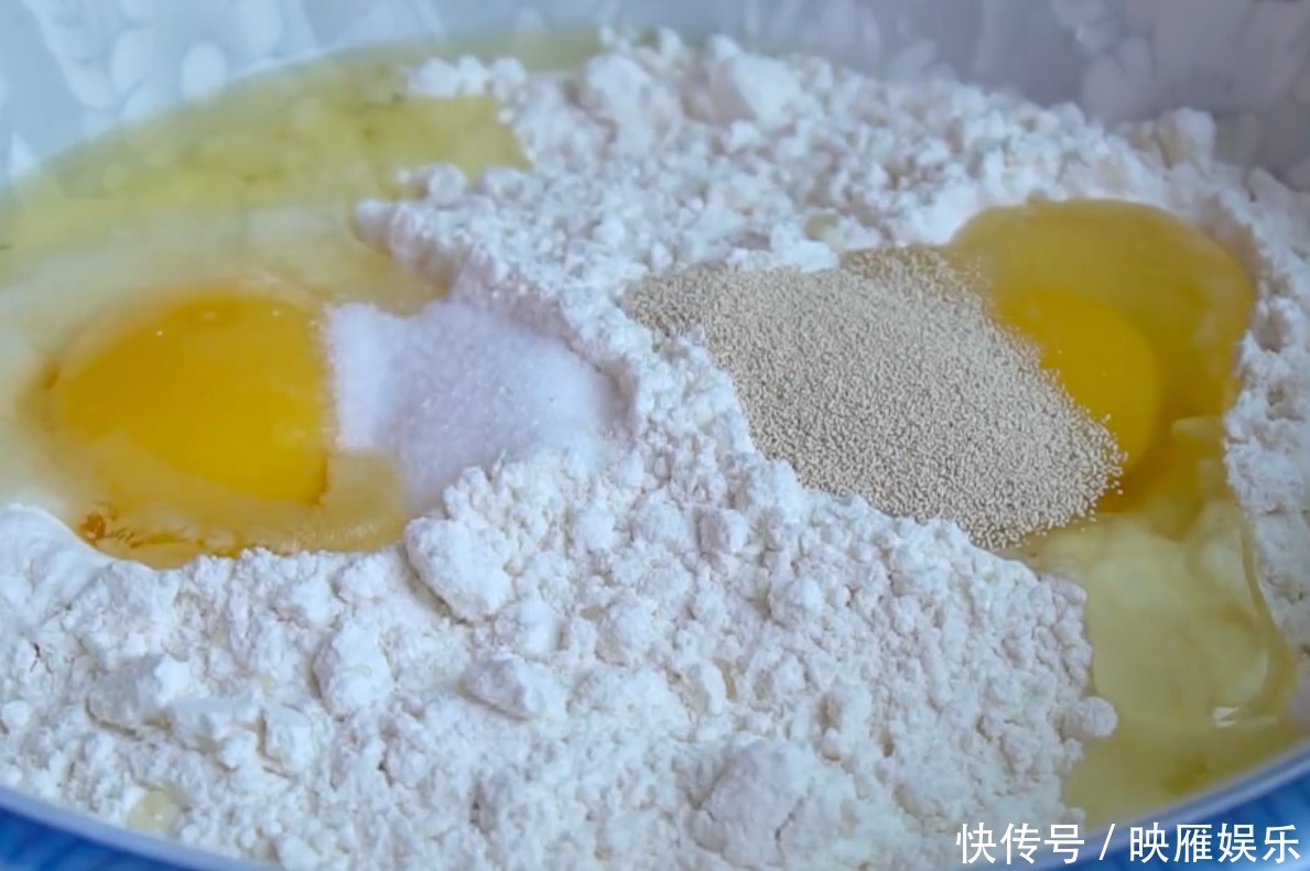 1分钟学会经典早餐“油饼”,做法简单,外酥里嫩又空心,超好吃