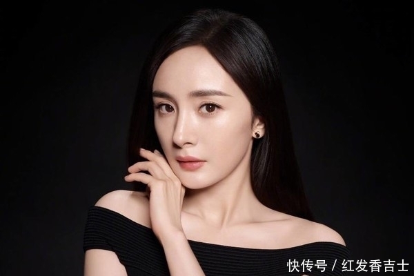 女人涂口红时,这3个“坏习惯”不改,口红再贵还是会掉色沾杯