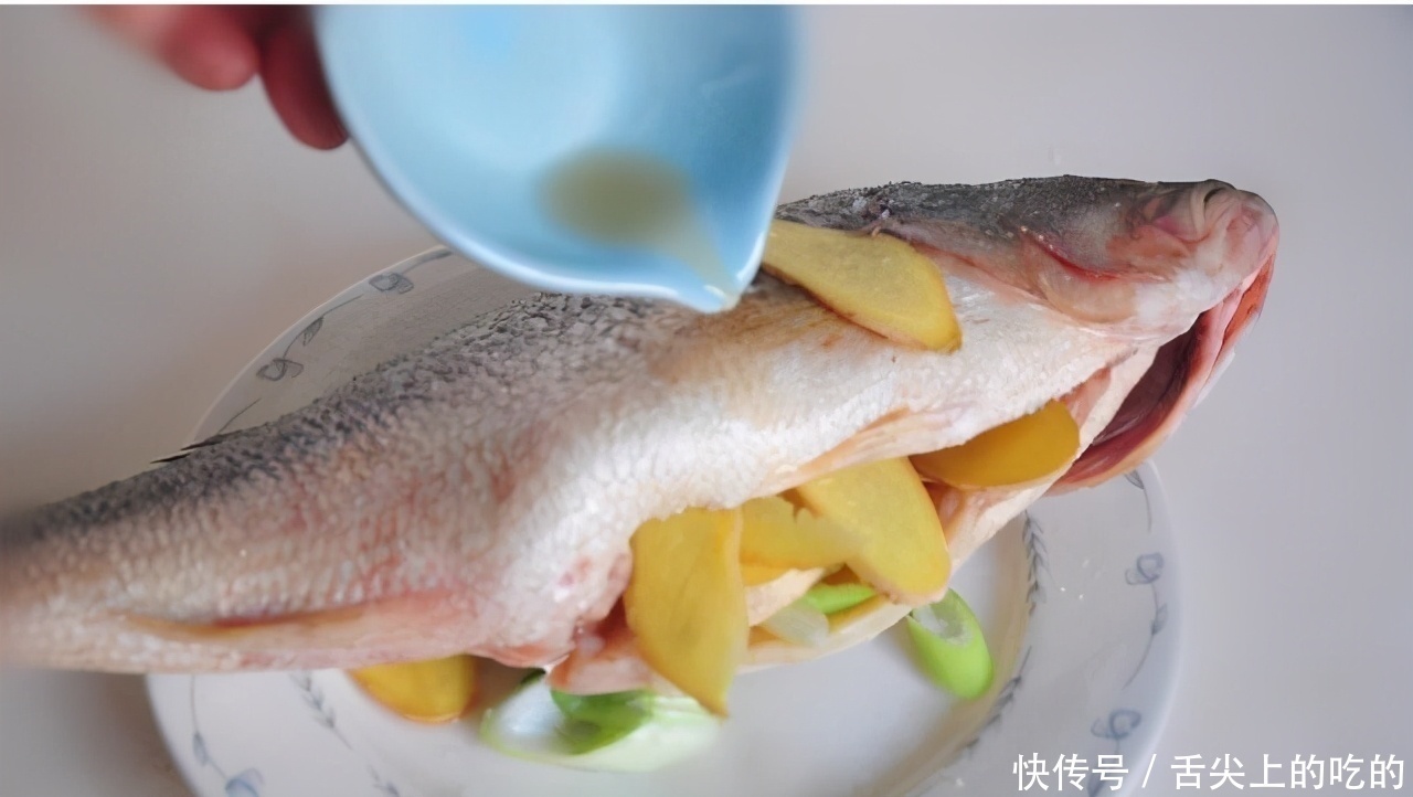 鱼肉|不管蒸什么鱼，不用抹盐，只要多加“这1步”，又香又嫩又不腥