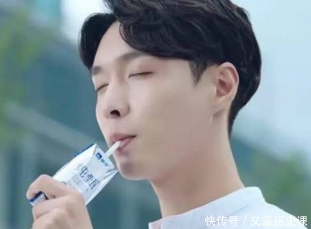 纯甄 向往:所有人都喝特仑苏,只有张艺兴例外,得知原因:你不红谁红