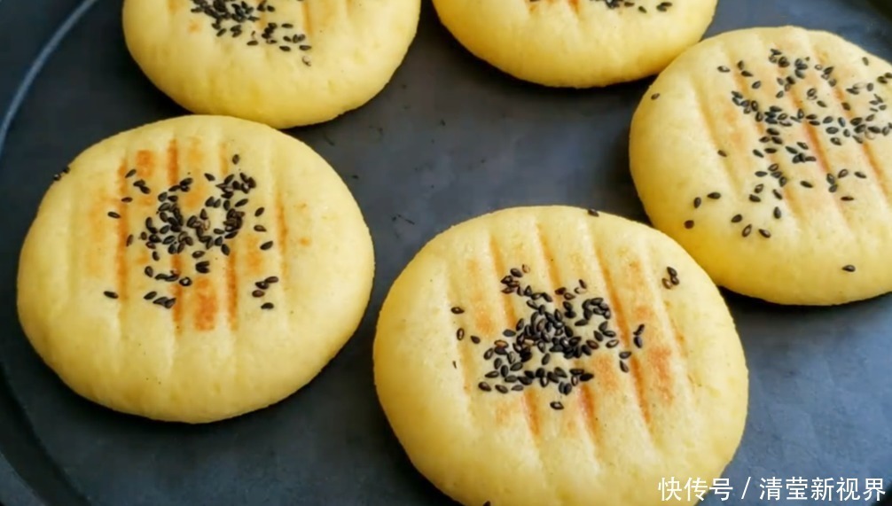 小米别再熬粥了,加2个鸡蛋,简单一做,营养又美味,出锅抢着吃