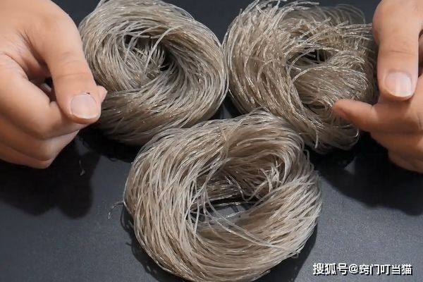 噼里啪啦|红薯粉用打火机烧一烧,好多人不知道有啥用,但用过的人都夸好