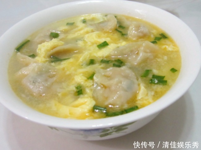 饺子|吃剩的饺子别乱扔,周末制成简易版早餐,15分钟做好,鲜香嫩滑!