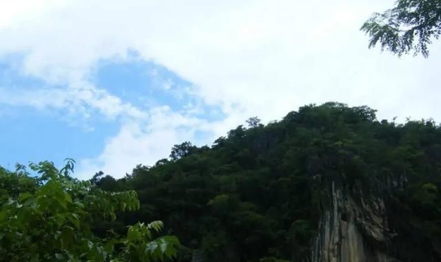 溶洞|三亚有一神秘山洞，外形像一只大笔悬空，当地人的骄傲！