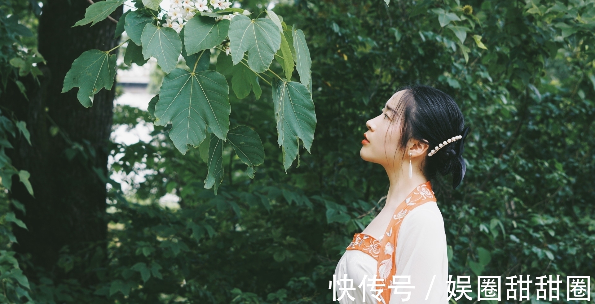 凉凉|五言格律:一卷丹青列,满怀诗趣融。行行皆擢秀,平仄润秋风