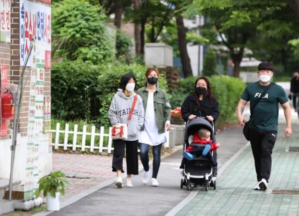 首都|韩国单日新增新冠确诊病例创2个月来新高