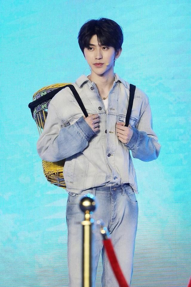 又一对非官方认证CP蔡徐坤baby同框“奔跑吧”,俊男美女超养眼