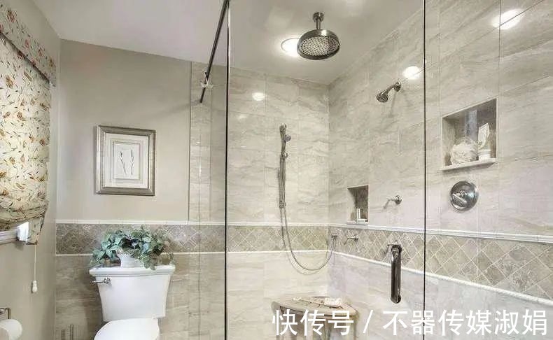 瓷砖|卫生间铺瓷砖记得要做坡度,易排水好处多