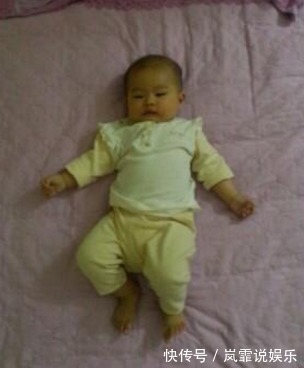 天天宝宝|宝妈外出办事,让婆婆带孩子,回来以后,看到孩子抱的东西笑喷了