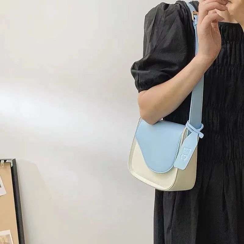 樱花粉|别再背黑白色的包包了！今夏流行彩色款式，时髦又好看