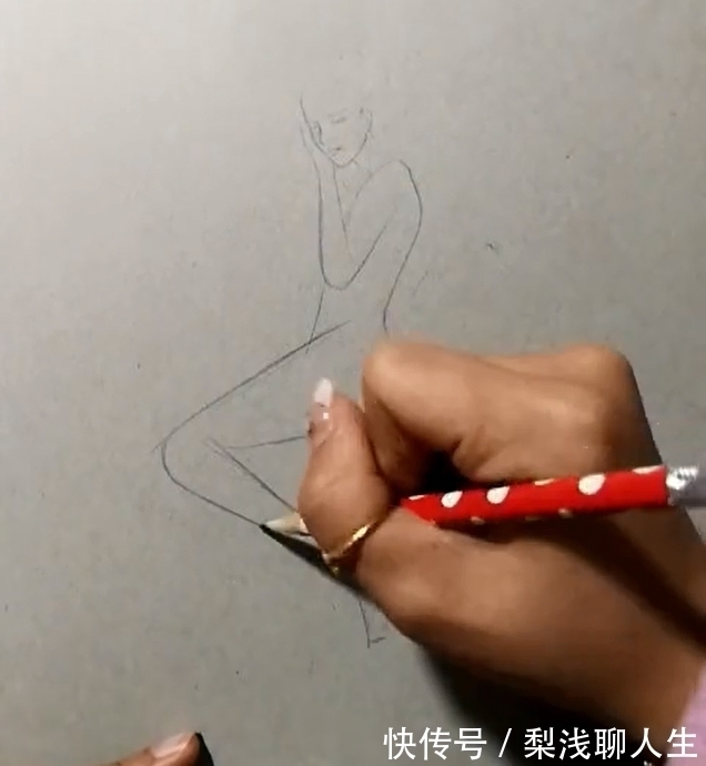 手绘&美术生手绘“3D”女友,画上线条立体感十足,网友:不好意思看了