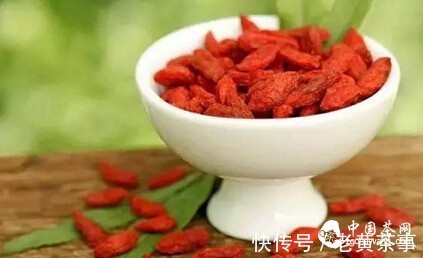 枸杞菊花茶|枸杞配菊花，功效太神奇了！