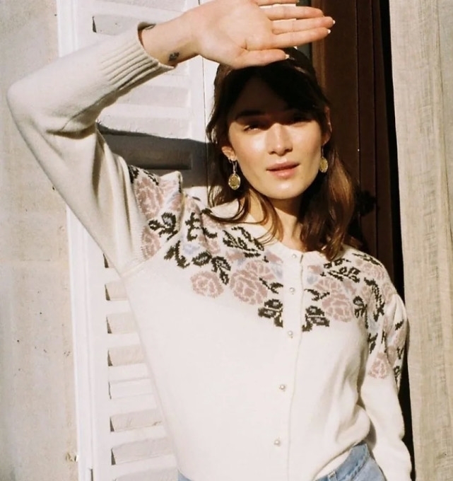 针织开衫过时？这三款简直不要太时髦