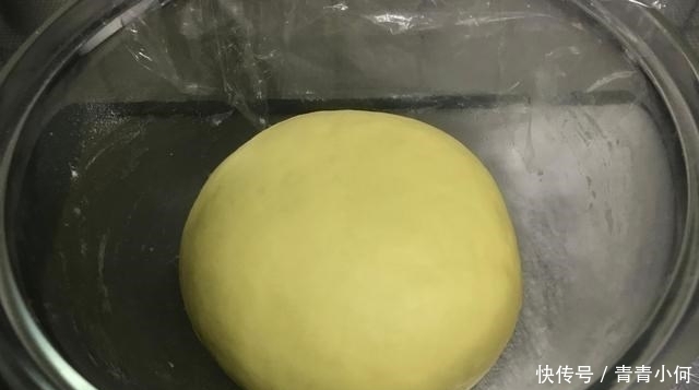 1碗面粉，2个鸡蛋，不加一滴水，松软香甜，比面包还营养好吃