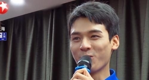 龔俊|龔俊,你也太高了吧?何炅要抬腳和他擁抱,虞書(shū)欣成了小矮人