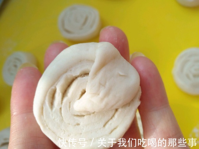 一碗面|早餐学做这种饼，一碗面一碗奶，奶香十足，松软酥脆，营养又好吃
