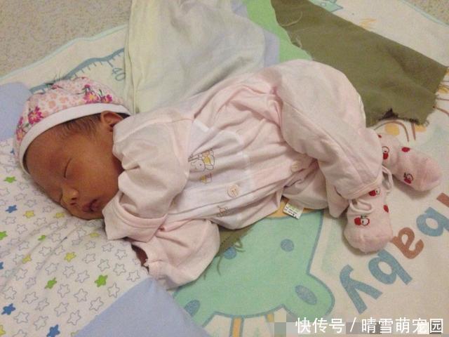 孩子睡觉总是咧着嘴笑,父母带娃去医院检查,医生:幸亏来得及时