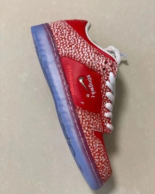 又是小倒勾！Dunk SB 新联名实物首次曝光！