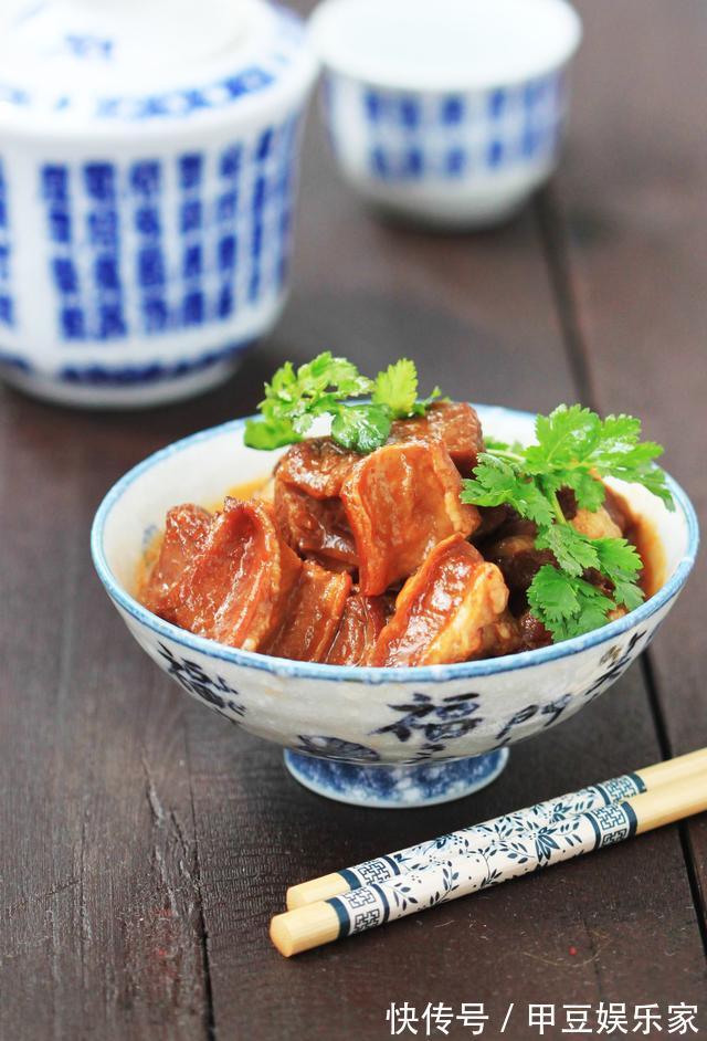 牛肉怎么炖才能软烂别只会焯水了,多加1碗它,牛肉入味还不柴