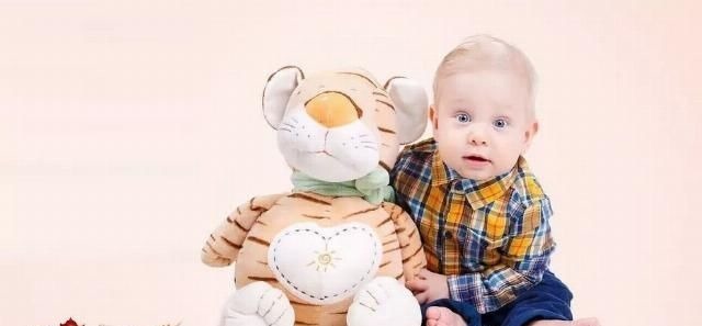 如厕|宝宝0~2岁阶段,若出现下列异常情况,说明娃发育迟缓需及早治疗