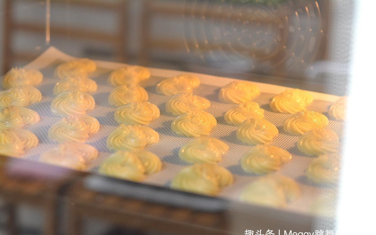 喝不完的酸奶新吃法，用来做的曲奇真酥香，自家吃送人都很棒